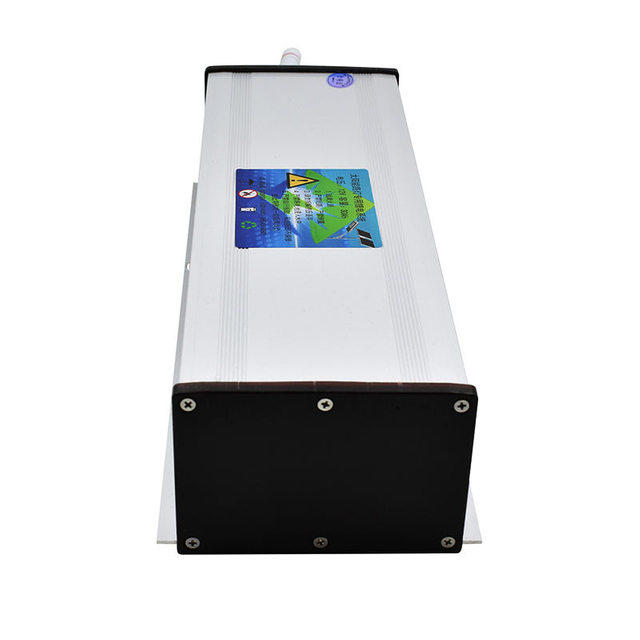 Wiederaufladbare Lithium-Ionen-25,6-V-6-Ah-Lifepo4-LFP-Batterie für 24-V-Solarstraßenlaterne mit Solarregler
