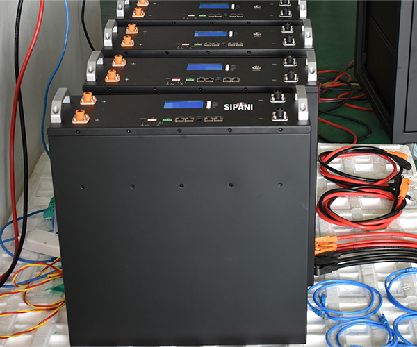 Batterie-Backup-Systeme für Rack- und Wandmontage