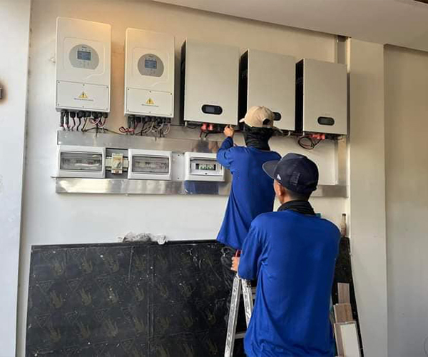 15 KWH WANDMONTIERTE BATTERIE für SOLARPROJEKT